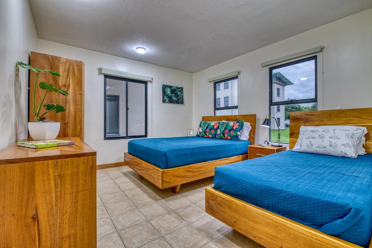 Golden Getaway Apartments 利比里亚 外观 照片