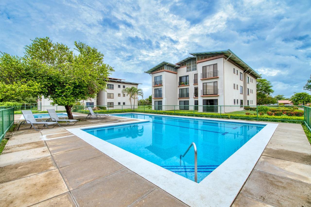 Golden Getaway Apartments 利比里亚 外观 照片