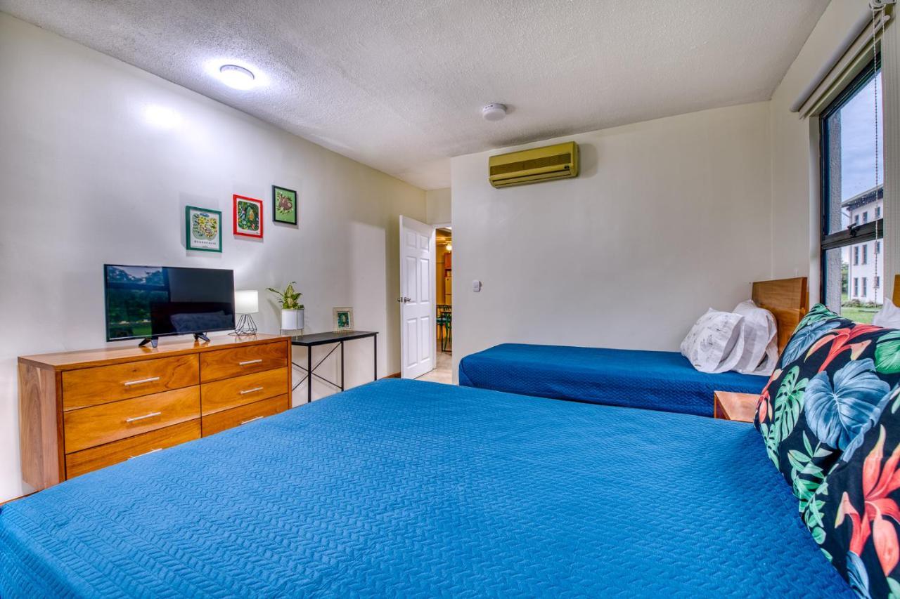 Golden Getaway Apartments 利比里亚 外观 照片
