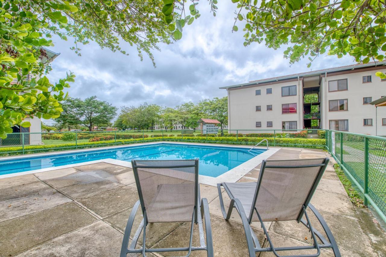 Golden Getaway Apartments 利比里亚 外观 照片