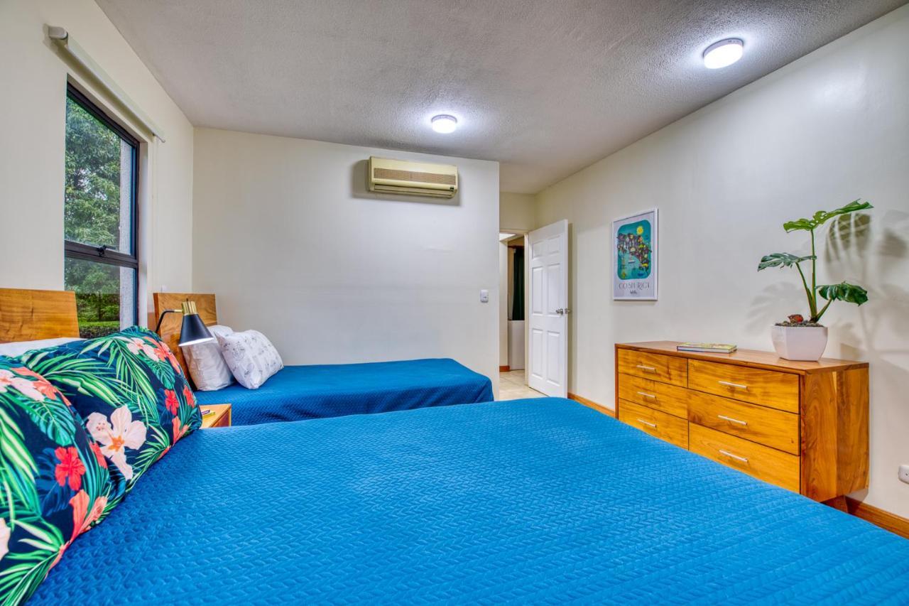 Golden Getaway Apartments 利比里亚 外观 照片