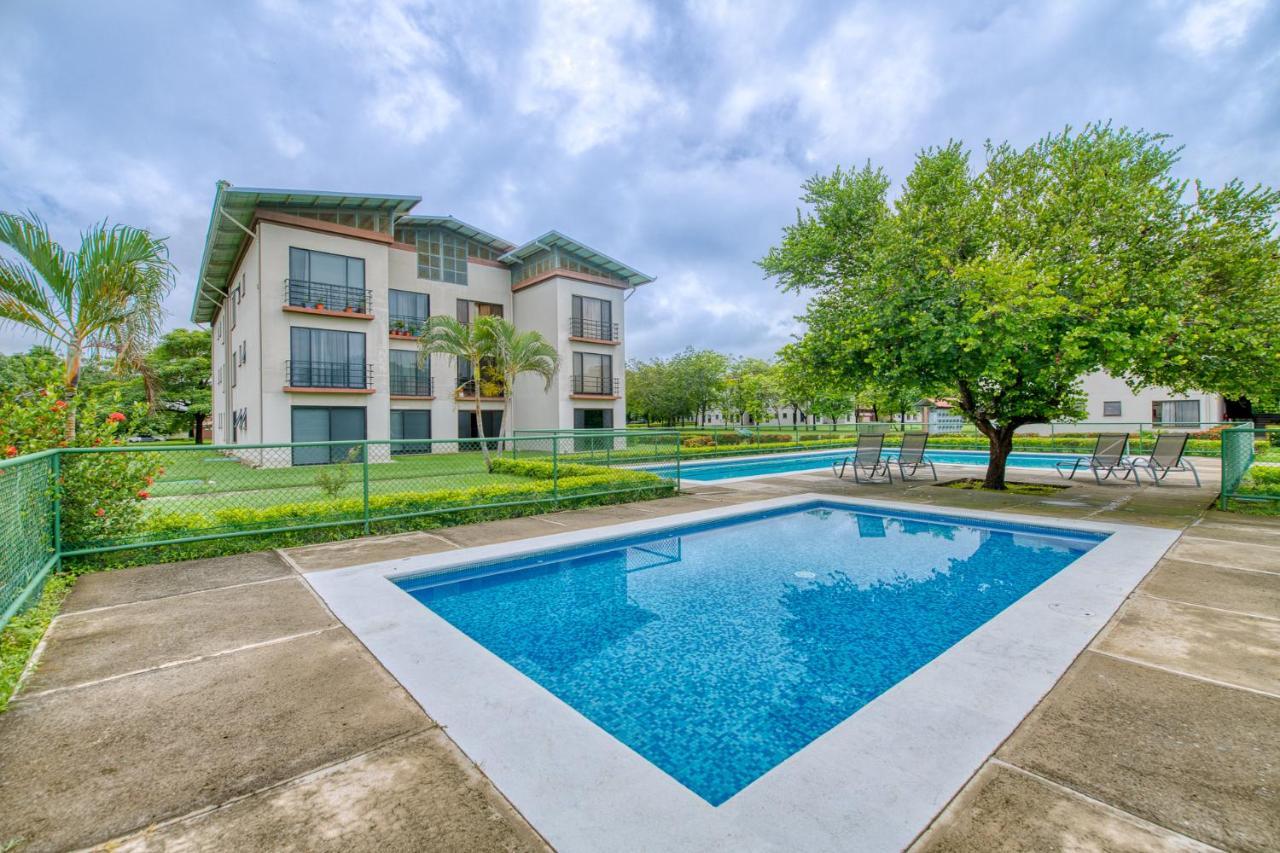 Golden Getaway Apartments 利比里亚 外观 照片