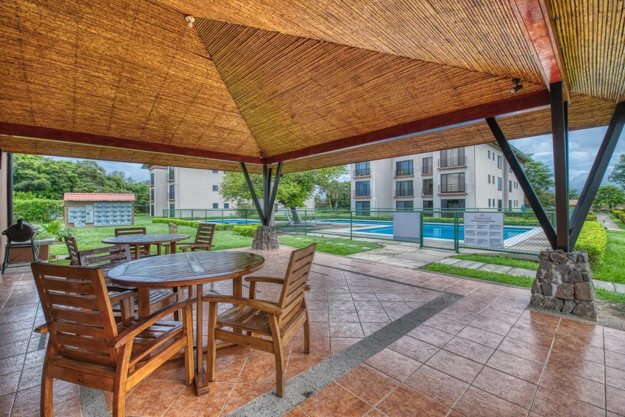 Golden Getaway Apartments 利比里亚 外观 照片